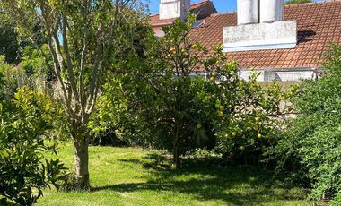 ALQUILER TEMPORARIO - Chalet 5 ambientes, a 7 cuadras de la costa - 7 plazas.