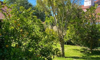 ALQUILER TEMPORARIO - Chalet 5 ambientes, a 7 cuadras de la costa - 7 plazas.