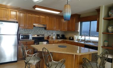 Hogar Costero de 3 Recámaras con Vista al Mar y Amenidades Premium