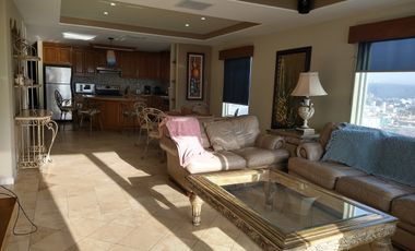 Hogar Costero de 3 Recámaras con Vista al Mar y Amenidades Premium