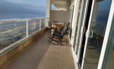 Hogar Costero de 3 Recámaras con Vista al Mar y Amenidades Premium