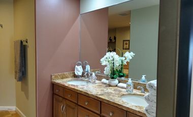 Hogar Costero de 3 Recámaras con Vista al Mar y Amenidades Premium