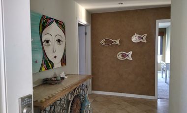 Hogar Costero de 3 Recámaras con Vista al Mar y Amenidades Premium