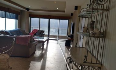 Hogar Costero de 3 Recámaras con Vista al Mar y Amenidades Premium