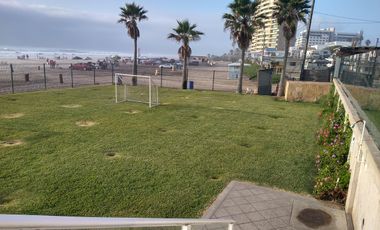 Hogar Costero de 3 Recámaras con Vista al Mar y Amenidades Premium