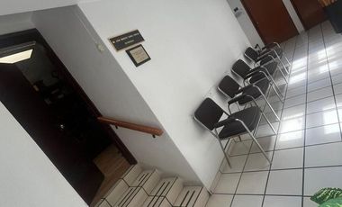 Consultorio en renta o venta Monraz