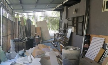 Se alquila galera con oficinas y Paneles solares