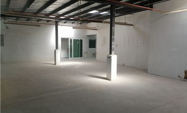 Se alquila galera con oficinas y Paneles solares