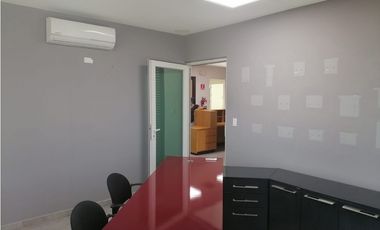 Se alquila galera con oficinas y Paneles solares