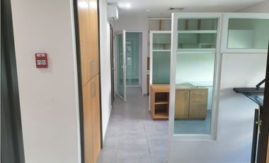 Se alquila galera con oficinas y Paneles solares