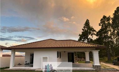 VENTA DE CASA BOQUETE NUEVA 3R A EXTRENAR