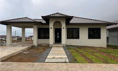 VENTA DE CASA EN BOQUETE NUEVA  2R