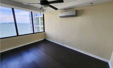 SE VENDE APARTAMENTO CON VISTA AL MAR PISO ALTO