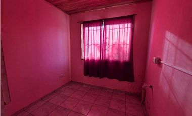 Vendo Casa Con Dos Dormitorios y Amplio Patio en Caseros, Entre Ríos.