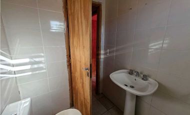 Vendo Casa Con Dos Dormitorios y Amplio Patio en Caseros, Entre Ríos.