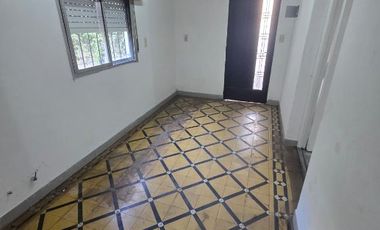 Casa en alquiler en Moron Centro