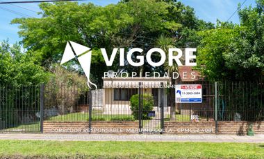 Casa en venta c/ cochera en Ministro Rivadavia