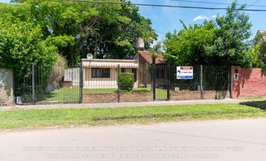 Casa en venta c/ cochera en Ministro Rivadavia