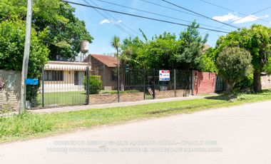 Casa en venta c/ cochera en Ministro Rivadavia