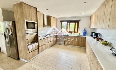 PRECIOSA CASA EN ARRIENDO EN CONDOMINIO CHICUREO