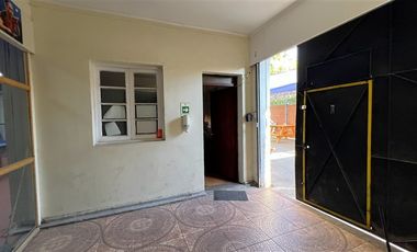 Galpón en Arriendo en Los Industriales / Exequiel Fernández