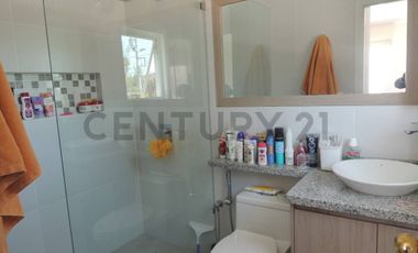 Se Vende Hermosa casa Esquinera sector Ilalo