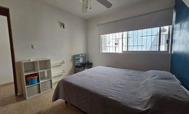 COMODA , FUNCIONAL Y MODERNA CASA, BIEN UBICADA DENTRO DEL FRACCIONAMIENTO COSTA AZUL.