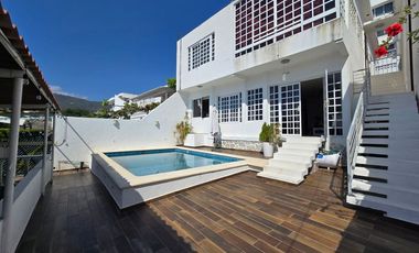 COMODA , FUNCIONAL Y MODERNA CASA, BIEN UBICADA DENTRO DEL FRACCIONAMIENTO COSTA AZUL.