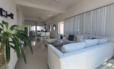 COMODA , FUNCIONAL Y MODERNA CASA, BIEN UBICADA DENTRO DEL FRACCIONAMIENTO COSTA AZUL.