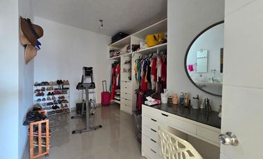 COMODA , FUNCIONAL Y MODERNA CASA, BIEN UBICADA DENTRO DEL FRACCIONAMIENTO COSTA AZUL.