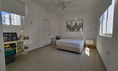 COMODA , FUNCIONAL Y MODERNA CASA, BIEN UBICADA DENTRO DEL FRACCIONAMIENTO COSTA AZUL.