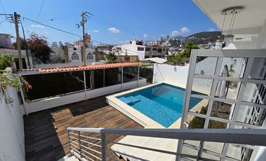 COMODA , FUNCIONAL Y MODERNA CASA, BIEN UBICADA DENTRO DEL FRACCIONAMIENTO COSTA AZUL.