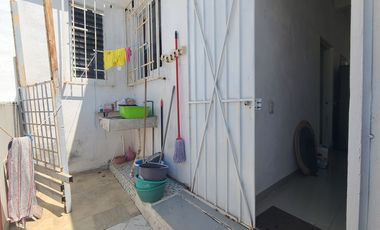 COMODA , FUNCIONAL Y MODERNA CASA, BIEN UBICADA DENTRO DEL FRACCIONAMIENTO COSTA AZUL.