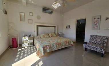 COMODA , FUNCIONAL Y MODERNA CASA, BIEN UBICADA DENTRO DEL FRACCIONAMIENTO COSTA AZUL.