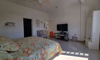 COMODA , FUNCIONAL Y MODERNA CASA, BIEN UBICADA DENTRO DEL FRACCIONAMIENTO COSTA AZUL.