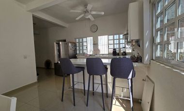 COMODA , FUNCIONAL Y MODERNA CASA, BIEN UBICADA DENTRO DEL FRACCIONAMIENTO COSTA AZUL.