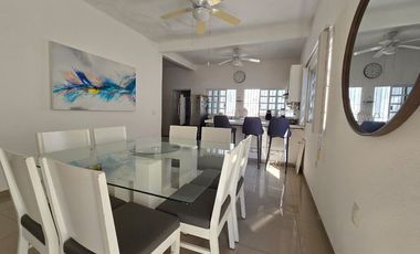 COMODA , FUNCIONAL Y MODERNA CASA, BIEN UBICADA DENTRO DEL FRACCIONAMIENTO COSTA AZUL.