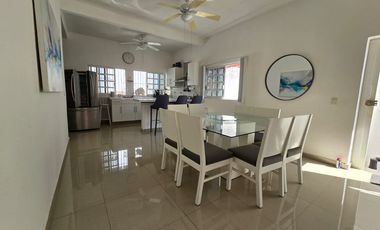 COMODA , FUNCIONAL Y MODERNA CASA, BIEN UBICADA DENTRO DEL FRACCIONAMIENTO COSTA AZUL.