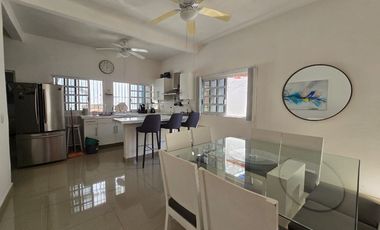 COMODA , FUNCIONAL Y MODERNA CASA, BIEN UBICADA DENTRO DEL FRACCIONAMIENTO COSTA AZUL.