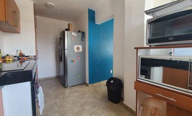 COMODA , FUNCIONAL Y MODERNA CASA, BIEN UBICADA DENTRO DEL FRACCIONAMIENTO COSTA AZUL.