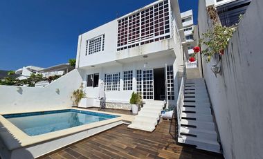 COMODA , FUNCIONAL Y MODERNA CASA, BIEN UBICADA DENTRO DEL FRACCIONAMIENTO COSTA AZUL.