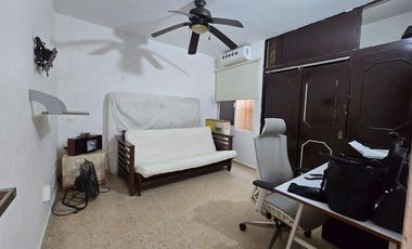 COMODA , FUNCIONAL Y MODERNA CASA, BIEN UBICADA DENTRO DEL FRACCIONAMIENTO COSTA AZUL.