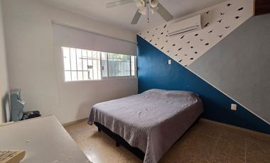 COMODA , FUNCIONAL Y MODERNA CASA, BIEN UBICADA DENTRO DEL FRACCIONAMIENTO COSTA AZUL.