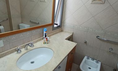 Venta Departamento 3 habitaciones + dos cocheras y bauleras sarmiento al 200