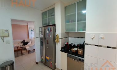 Venta Departamento 3 habitaciones + dos cocheras y bauleras sarmiento al 200