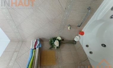 Venta Departamento 3 habitaciones + dos cocheras y bauleras sarmiento al 200