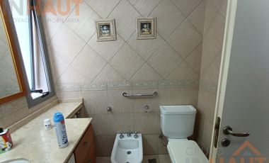 Venta Departamento 3 habitaciones + dos cocheras y bauleras sarmiento al 200