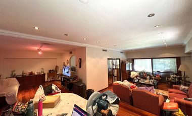 Casa de 5 ambientes con playroom y cuarto de servicio en venta, en Martínez