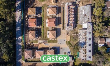 Departamento de 2 dormitorios con cochera  en venta en Saravi Village