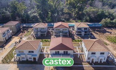 Departamento de 2 dormitorios con cochera  en venta en Saravi Village